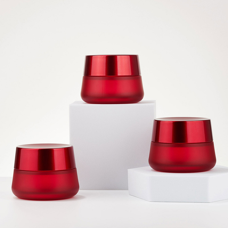 Okrúhla kozmetická nádoba na červený krém Prázdna sklenená nádoba na krém Okrúhla kozmetická nádoba na červený krém Prázdna sklenená nádoba na krém