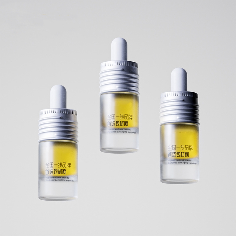 Malé sklenené fľaštičky na esenciálny olej s kovovými alebo drevenými kvapkadlami Malé sklenené fľaštičky na esenciálny olej s kovovými alebo drevenými kvapkadlami