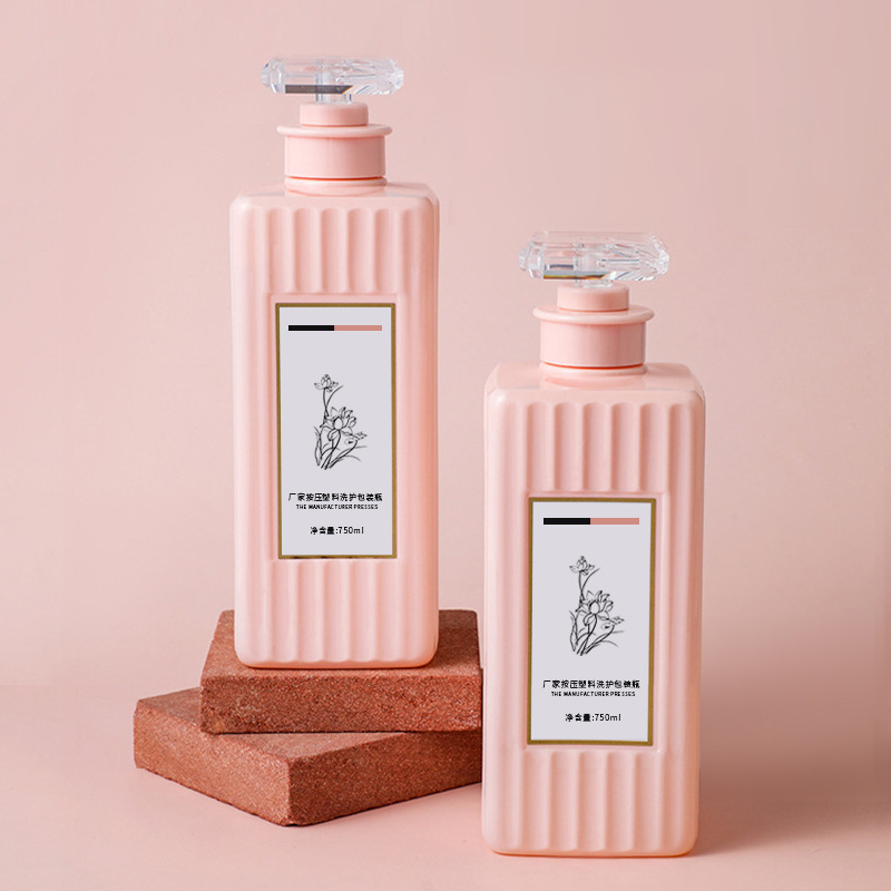500 ml 750 ml štvorcová plastová fľaša s pumpičkou na mlieko pre domáce zvieratá s pásikovým povrchom na kozmetický šampón a kondicionér na vlasy