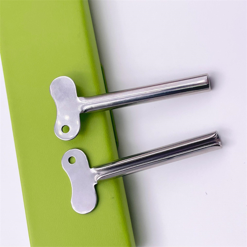 Kruhový tvar kľúča Strieborná nehrdzavejúca oceľ Zásobník na zubnú pastu Stláčač na tvár na krém Kruhový tvar kľúča Strieborná nehrdzavejúca oceľ Zásobník na zubnú pastu Stláčač na tvár na krém