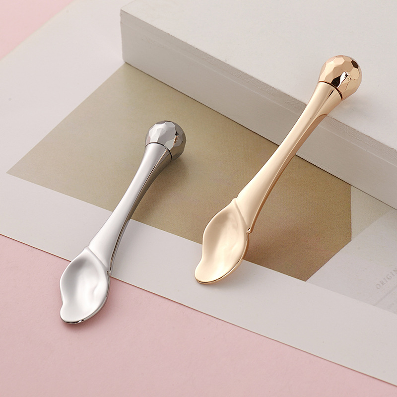 Očný valček na masážnu tyčinku Aplikátor na očný krém Kozmetické špachtle Lyžica na tvár proti vráskam Nástroj na starostlivosť o tvár zo zliatiny zlata