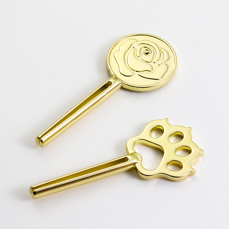 Jedinečný dizajn mačacej labky v tvare zinkovej zliatiny rúrky na krmivo pre mačky Jedinečný dizajn mačacej labky v tvare zinkovej zliatiny rúrky na krmivo pre mačky