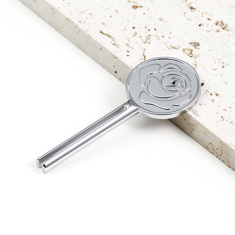 Jedinečný dizajn mačacej labky v tvare zinkovej zliatiny rúrky na krmivo pre mačky Jedinečný dizajn mačacej labky v tvare zinkovej zliatiny rúrky na krmivo pre mačky